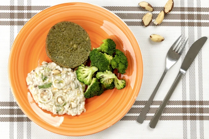 Falafel + Risoto de alho poró e castanha do Pará + Brócolis no vapor