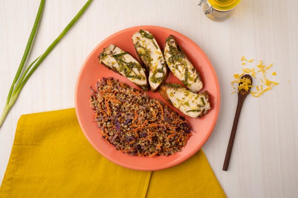 Frango com limão siciliano e hortelã + Mix de quinoa com vegetais