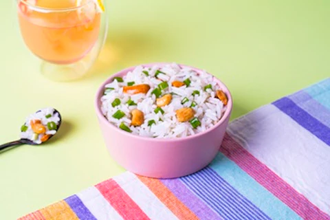 Arroz de Jasmim com Cebolinha e Castanha de Caju