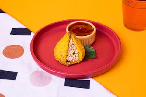 Coxinha low carb de frango com massa de abóbora