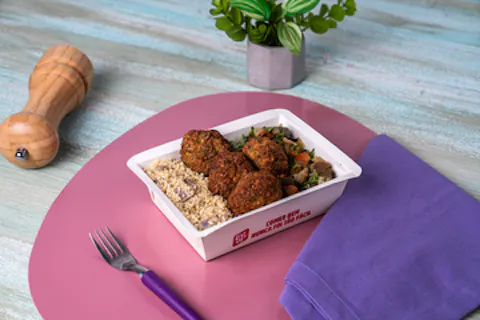 Falafel, couscous e legumes mediterrâneos