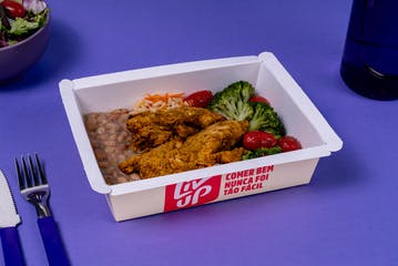 Frango com lemon pepper, arroz, feijão e legumes
