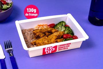 Frango com lemon pepper, arroz, feijão e legumes