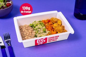 Frango com mostarda e mel, arroz com brócolis, feijão e mix de legumes