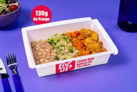 Frango com mostarda e mel, arroz com brócolis, feijão e mix de legumes