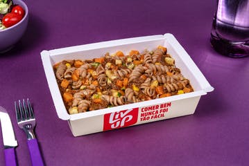 Fusilli integral a bolonhesa com legumes