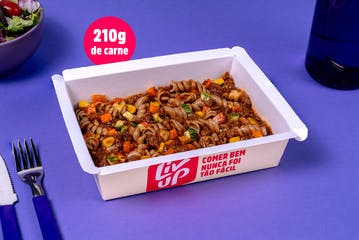 Macarrão a bolonhesa com legumes
