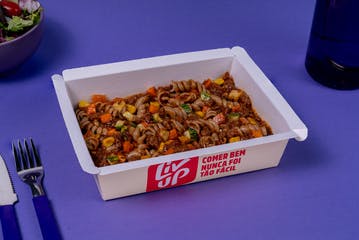 Macarrão a bolonhesa com legumes