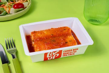 Panqueca de proteína de soja e legumes com molho