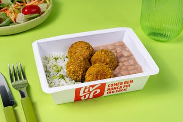 Quibe de abóbora, arroz com brócolis e feijão