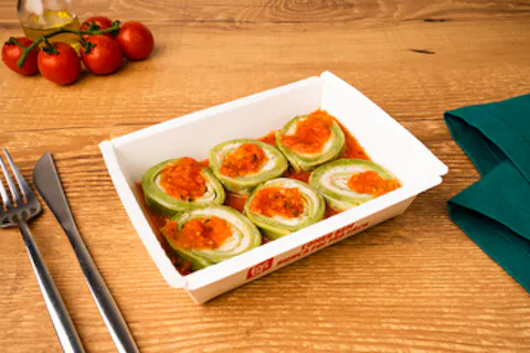 Rondelli de três queijos ao molho de tomate