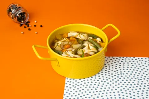 Sopa de legumes com macarrão 