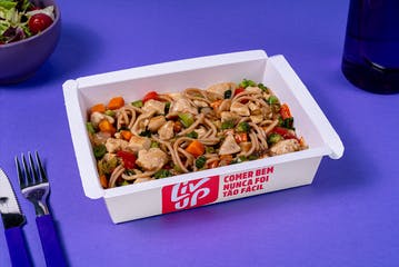 Yakisoba de frango com legumes 450g