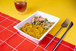  Coxa desossada com ervilha e purê de abóbora