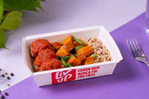 Almôndega de carne, arroz 7 grãos e legumes