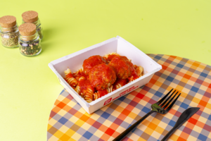 Almôndega de carne com massa