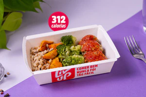 Almôndega de frango, arroz 7 grãos e mix de legumes