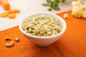 Arroz de couve-flor com cenoura e castanhas