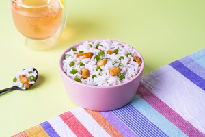 Arroz de Jasmim com Cebolinha e Castanha de Caju