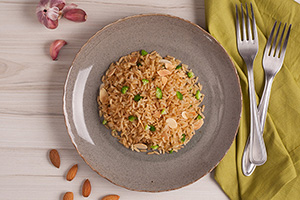 Arroz integral com amêndoas e brócolis
