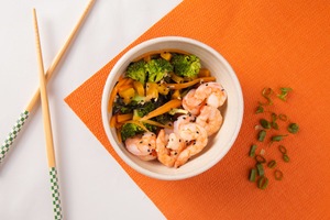 Camarão oriental com legumes