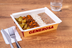 Carne moída, arroz, feijão carioca e batata assada 