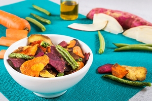 Chips de batatas doces, cenoura e vagem