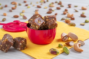 Cubos de pistache e castanhas