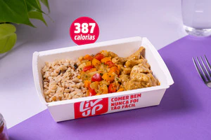 Curry de frango, arroz 7 grãos e legumes orientais