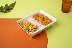 Estrogonofe de frango, arroz e batata assada