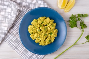 Frango ao Molho de Curry e Cúrcuma 