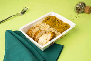 Frango assado, arroz integral e purê de abóbora