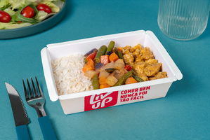 Frango com mostarda e mel, arroz e legumes