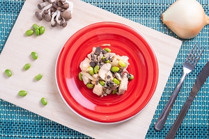 Frango com shimeji e edamame