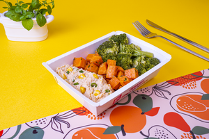 Frango desfiado cremoso, cenoura e brócolis