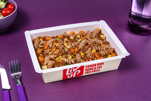 Fusilli integral a bolonhesa com legumes