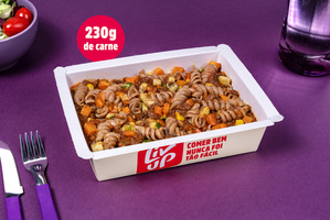 Fusilli integral a bolonhesa com legumes