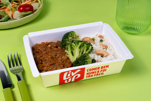 Lentilha pomodoro, arroz de jasmim e brócolis