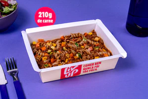 Macarrão a bolonhesa com legumes