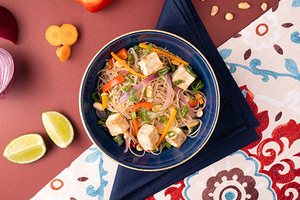 Macarrão de arroz thai com tofu