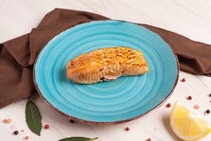 Posta de salmão assado