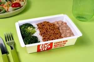 Proteína de soja, arroz, feijão carioca e brócolis