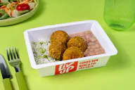 Quibe de abóbora, arroz com brócolis e feijão