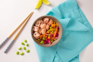 Salmão oriental com legumes