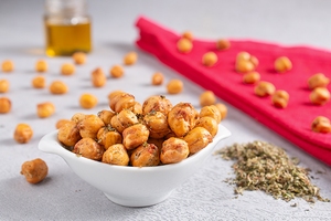 Snack de grão-de-bico com orégano e sal